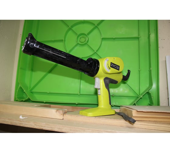 Аккумуляторный пистолет для герметика Ryobi ONE+ CCG1801MHG 5133000192 9