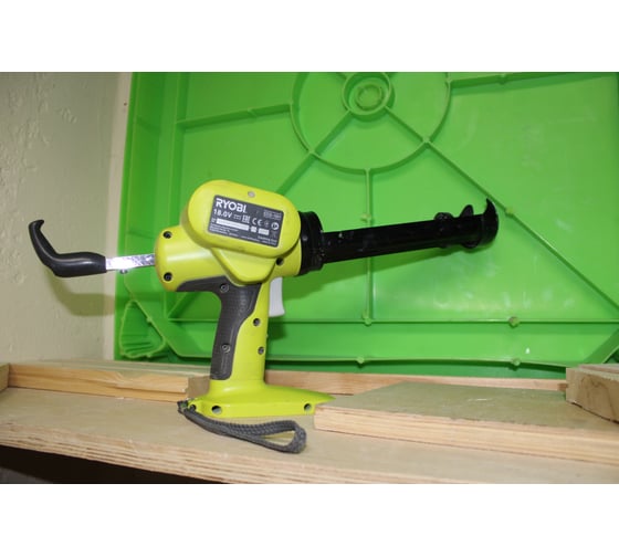 Аккумуляторный пистолет для герметика Ryobi ONE+ CCG1801MHG 5133000192 10