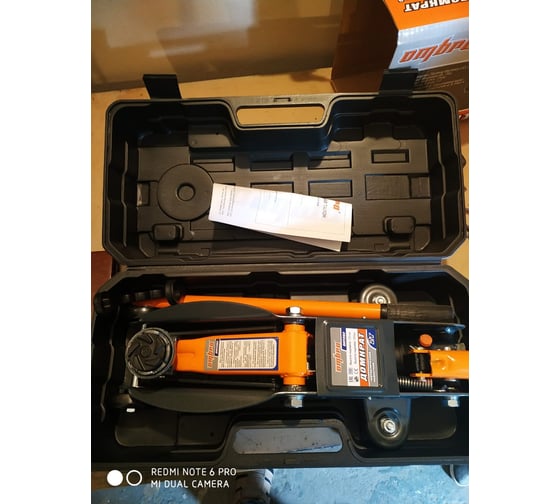 Подкатной домкрат Ombra OHT202C 2 т 135-330 мм в кейсе 55434 - купить ...