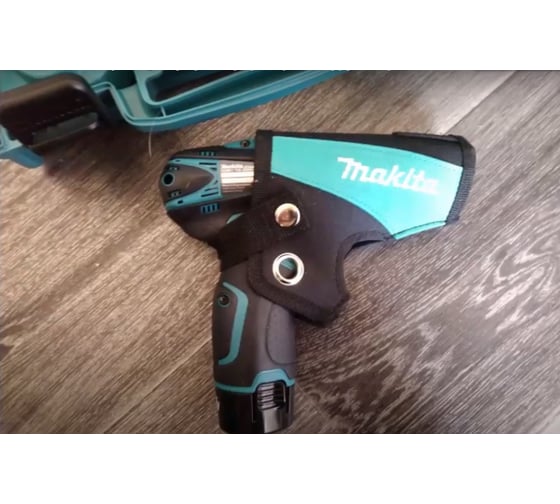 Аккумуляторная дрель-шуруповерт Makita DF330DWE 18