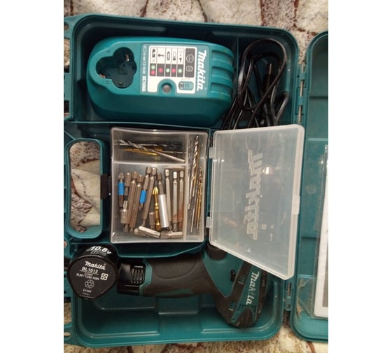 Аккумуляторная дрель-шуруповерт Makita DF330DWE 12