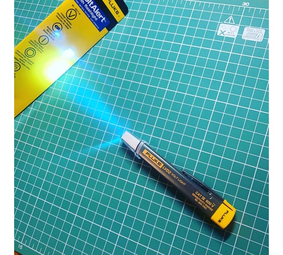 Бесконтактный индикатор напряжения Fluke LVD2 - выгодная цена, отзывы ...