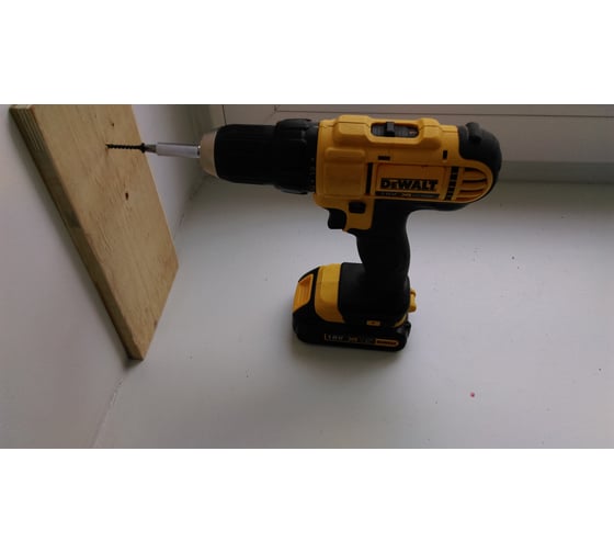 Аккумуляторная дрель-шуруповерт DEWALT DCD 771 C2 75