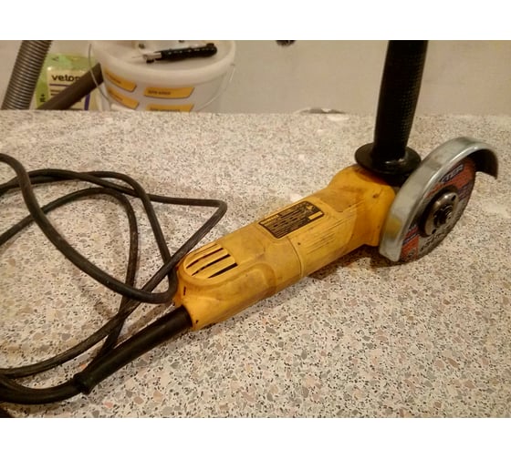Угловая шлифмашина DEWALT DWE 4151 19