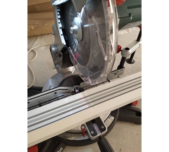 Торцовочная пила Metabo KS 216 M Lasercut 619216000 60