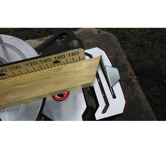 Торцовочная пила Metabo KS 216 M Lasercut 619216000 54