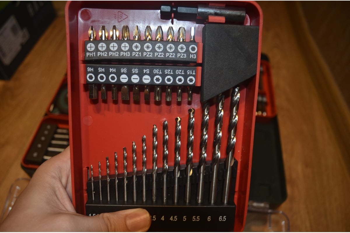 Аккумуляторный винтоверт Metabo BS 18 LT Set с набором оснастки ...