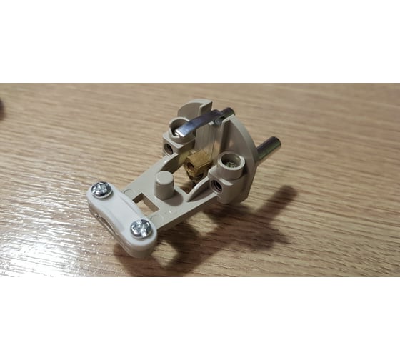 Прямая вилка с/з, черная 16А 250В UNIVersal А1010 - выгодная цена ...