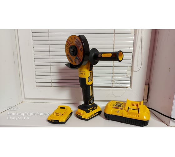 Аккумулятор (18 В; 2.0 А*ч; Li-Ion) DEWALT DCB 183 13