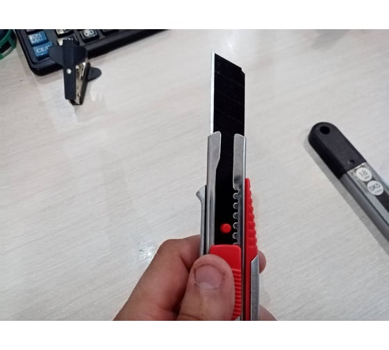 Нож в металлическом корпусе 18 мм Vira Auto-lock 831309 32