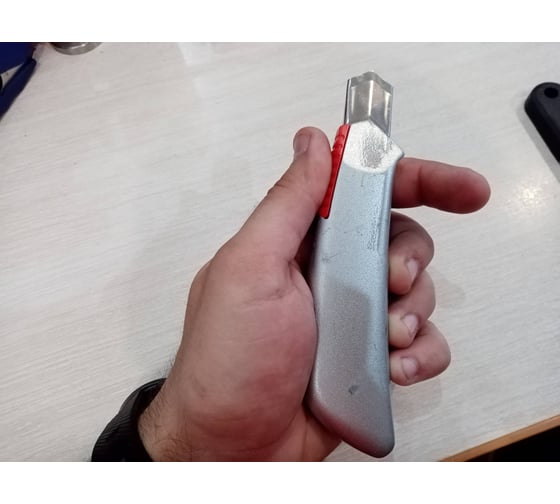 Нож в металлическом корпусе 18 мм Vira Auto-lock 831309 33