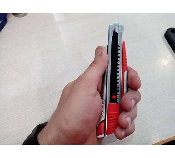 Нож в металлическом корпусе 18 мм Vira Auto-lock 831309 34