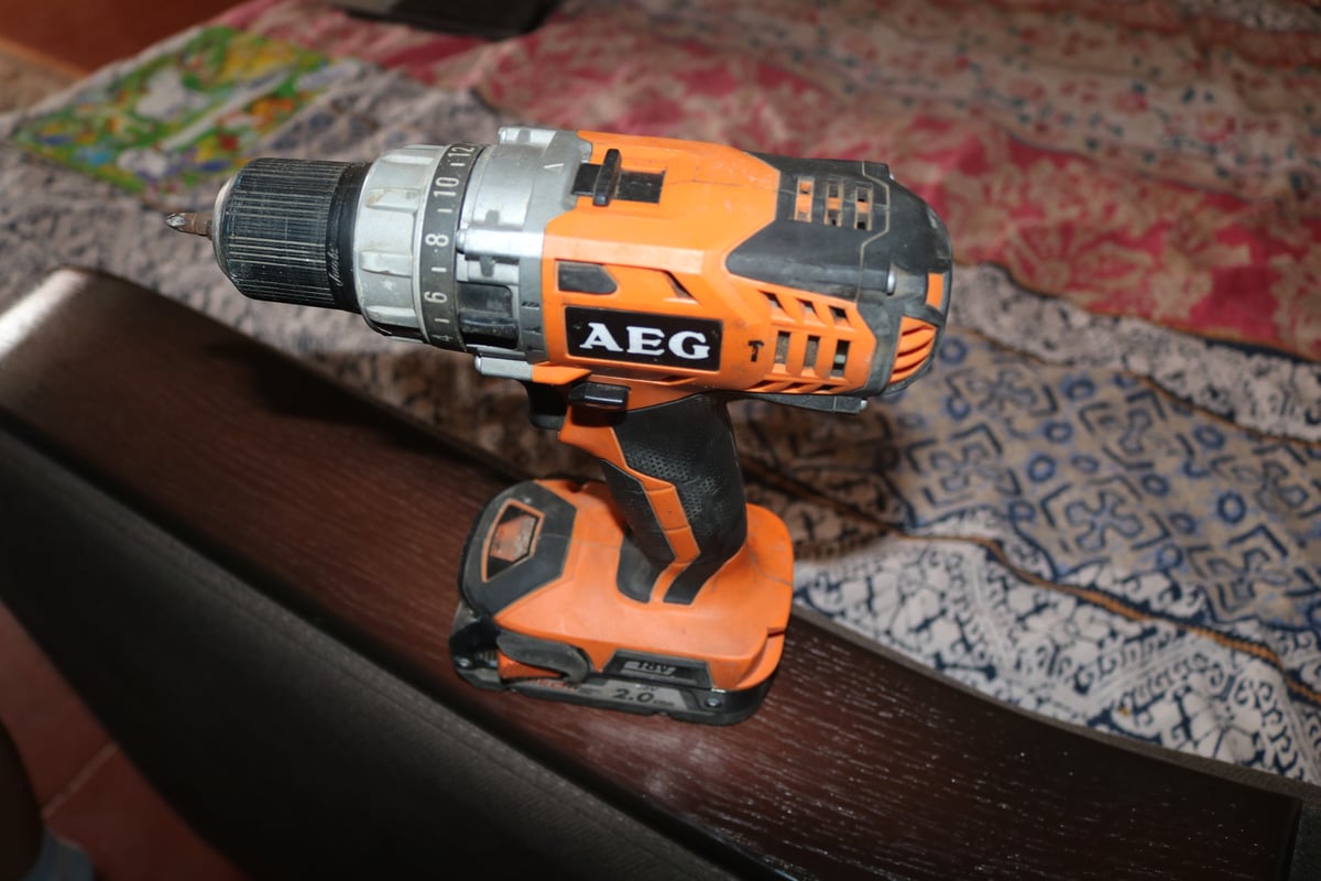 Aeg bsb18sbl2 202c. Перфоратор aeg bbh18c li-202c, аккумуляторный, ударный, 2ач, 18в. aeg bsb18c2x li-202c патрон сменный. aeg bsb 18 c2x li-202c. aeg bsb18cblli-502c.