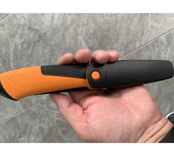 Нож для тяжелых работ с точилкой Fiskars 1023619 - выгодная цена ...