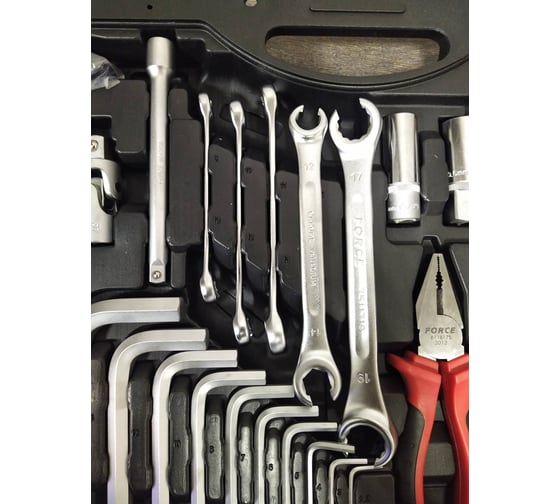 Набор инструмента с 6-ти гранными головками FORCE 142 предмета