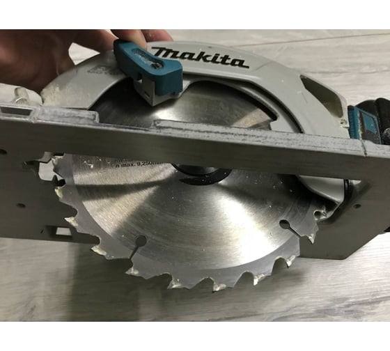 Аккумуляторная дисковая пила Makita DHS680Z 37