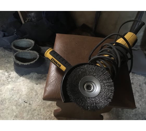 Угловая шлифмашина DEWALT DWE4257 42