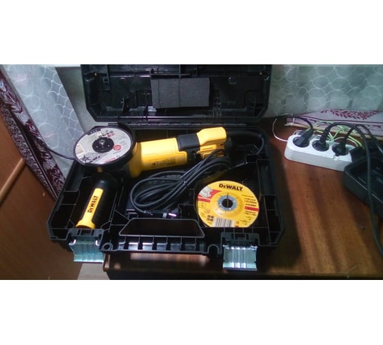Угловая шлифмашина DEWALT DWE4257 23