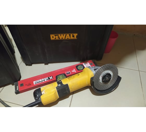 Угловая шлифмашина DEWALT DWE4257 13