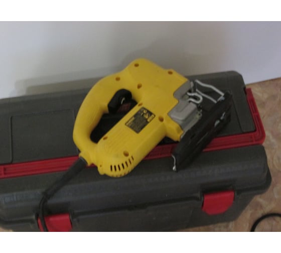 Лобзик DEWALT DW 341 K 19