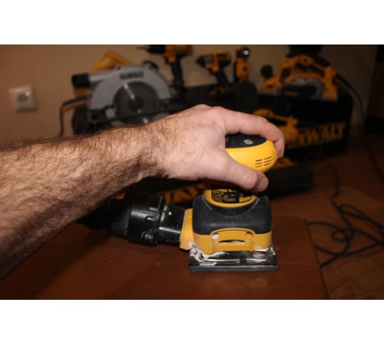 Вибрационная шлифмашина DEWALT D 26441 7