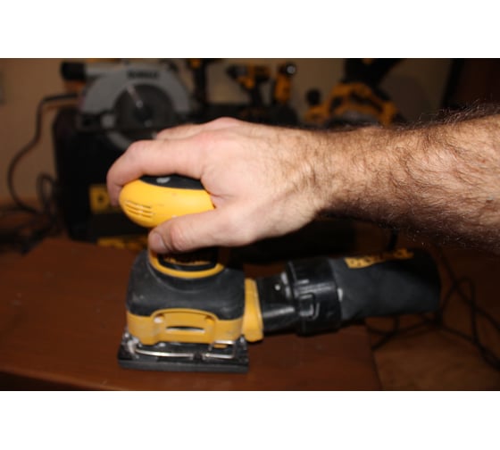 Вибрационная шлифмашина DEWALT D 26441 8