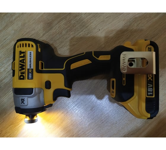 Бесщеточный импульсный шуруповерт DEWALT XR DCF887N 114