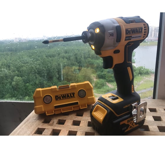 Бесщеточный импульсный шуруповерт DEWALT XR DCF887N 101