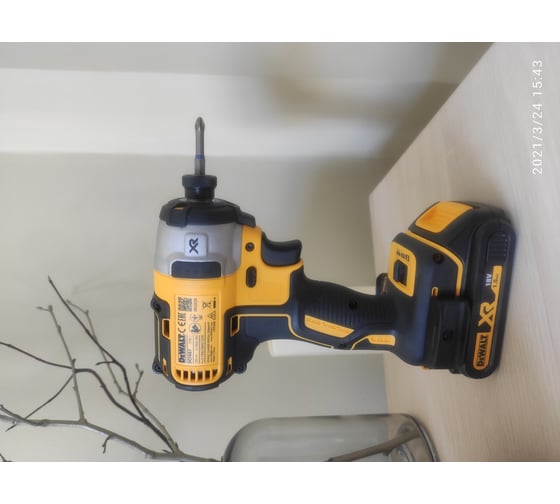 Бесщеточный импульсный шуруповерт DEWALT XR DCF887N 61