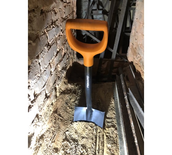Штыковая укороченная лопата FISKARS SolidTM 1026667 18