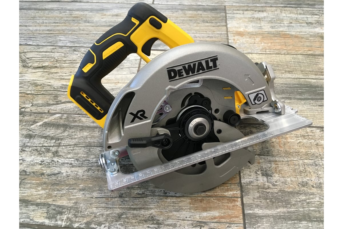 Бесщеточная дисковая пила DEWALT DCS570NT - выгодная цена, отзывы ...