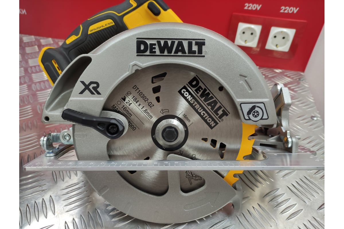 Бесщеточная дисковая пила DEWALT DCS570NT - выгодная цена, отзывы ...