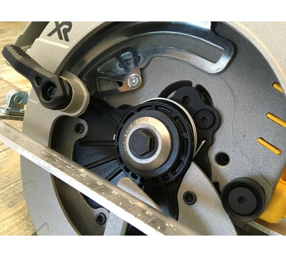 Бесщеточная дисковая пила DEWALT DCS570NT 97