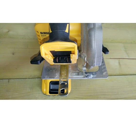 Бесщеточная дисковая пила DEWALT DCS570NT 86