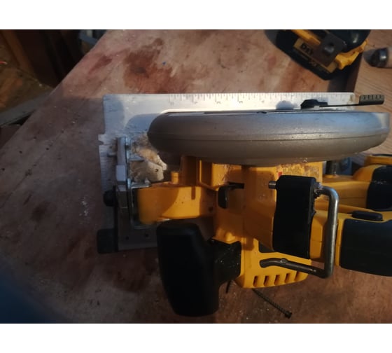Бесщеточная дисковая пила DEWALT DCS570NT 81