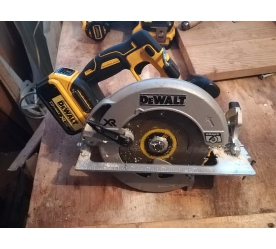 Бесщеточная дисковая пила DEWALT DCS570NT 83