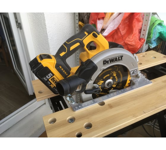 Бесщеточная дисковая пила DEWALT DCS570NT 77