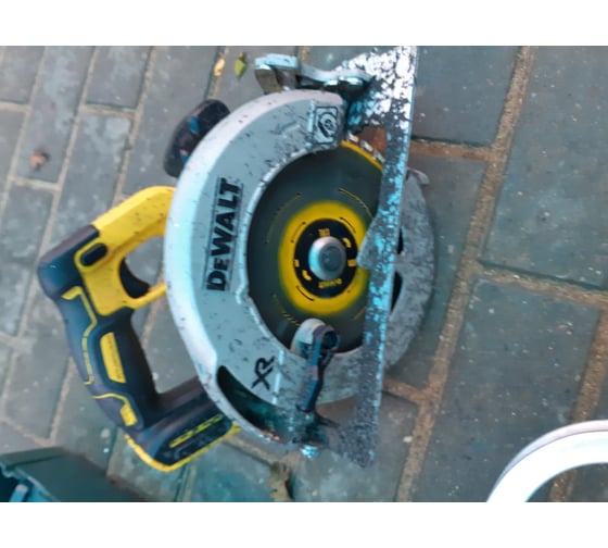 Бесщеточная дисковая пила DEWALT DCS570NT 71