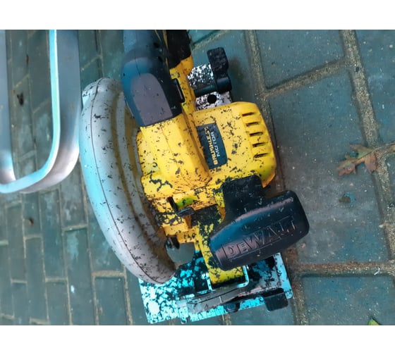 Бесщеточная дисковая пила DEWALT DCS570NT 73