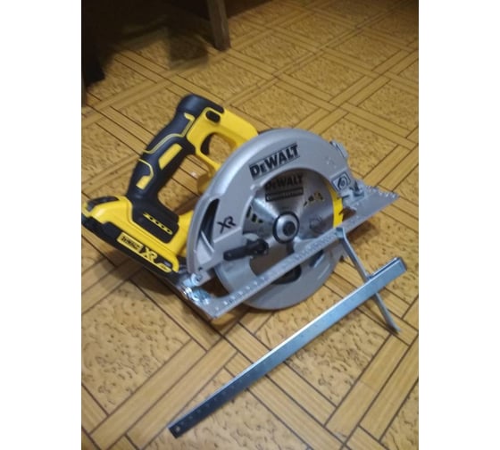 Бесщеточная дисковая пила DEWALT DCS570NT 70
