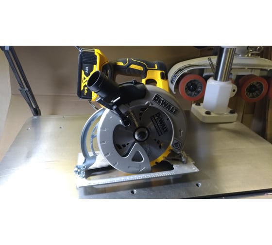 Бесщеточная дисковая пила DEWALT DCS570NT 66