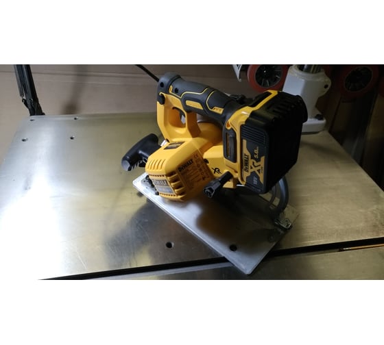 Бесщеточная дисковая пила DEWALT DCS570NT 67