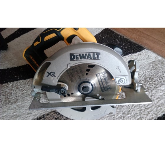 Бесщеточная дисковая пила DEWALT DCS570NT 63