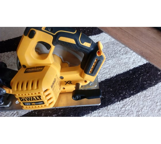Бесщеточная дисковая пила DEWALT DCS570NT 65