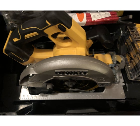Бесщеточная дисковая пила DEWALT DCS570NT 45