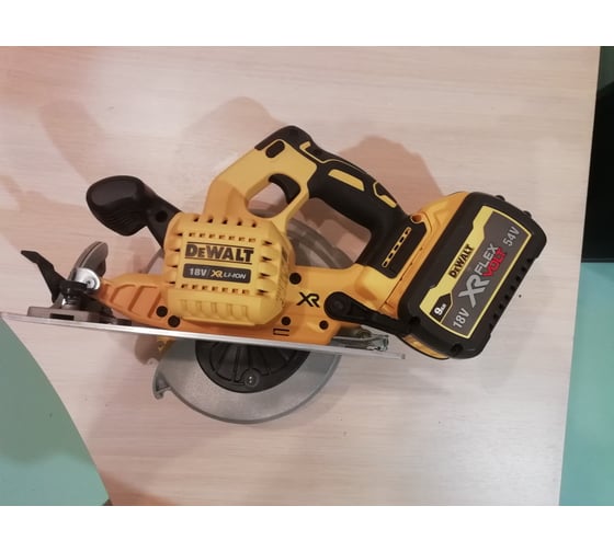 Бесщеточная дисковая пила DEWALT DCS570NT 41