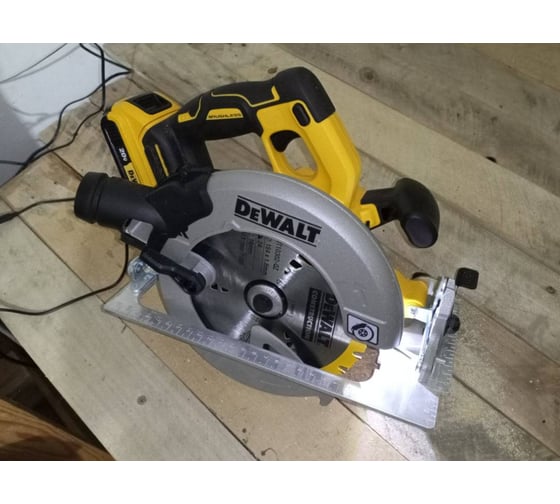 Бесщеточная дисковая пила DEWALT DCS570NT 40