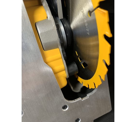Бесщеточная дисковая пила DEWALT DCS570NT 38