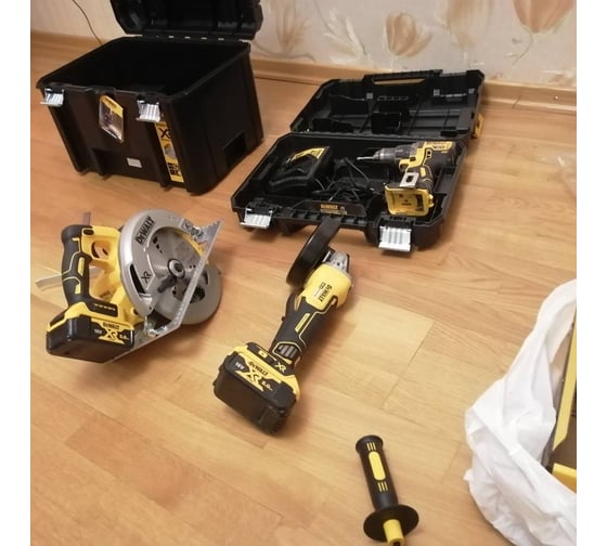 Бесщеточная дисковая пила DEWALT DCS570NT 25