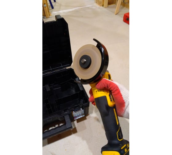 Бесщеточная угловая шлифмашина DEWALT DCG405NT 97